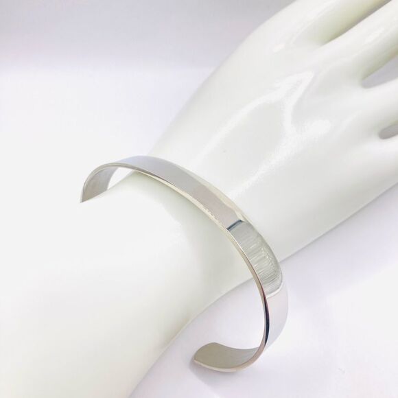 Minimalist world’s best mom cuff bracelet - Picture 3 of 4